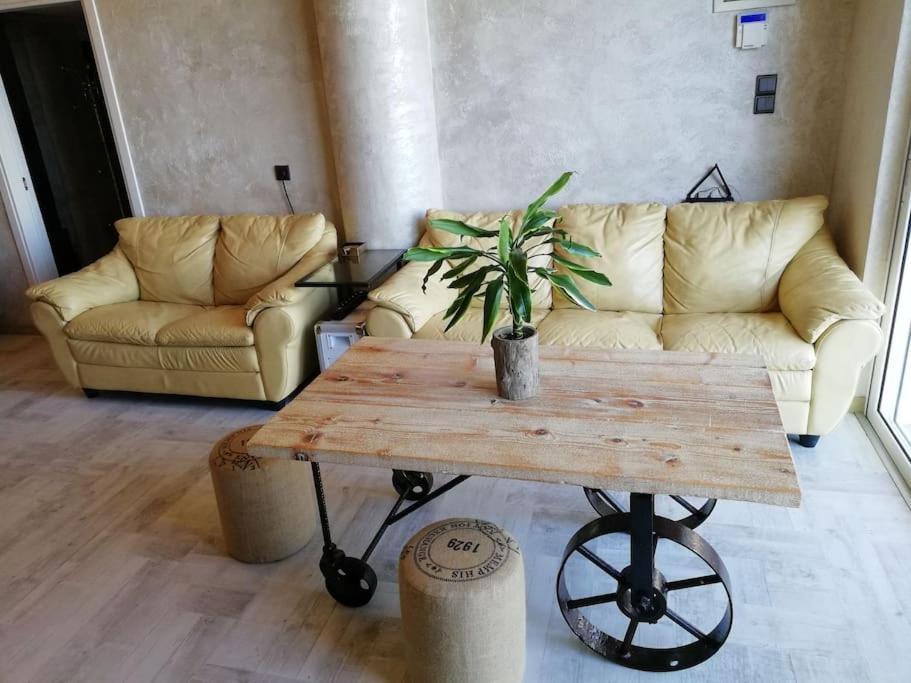 Lenico Beachfront Suites อาเยีย เปลาเยีย ภายนอก รูปภาพ